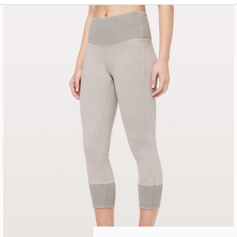 Lululemon Wunder Under 23” ribbed crops